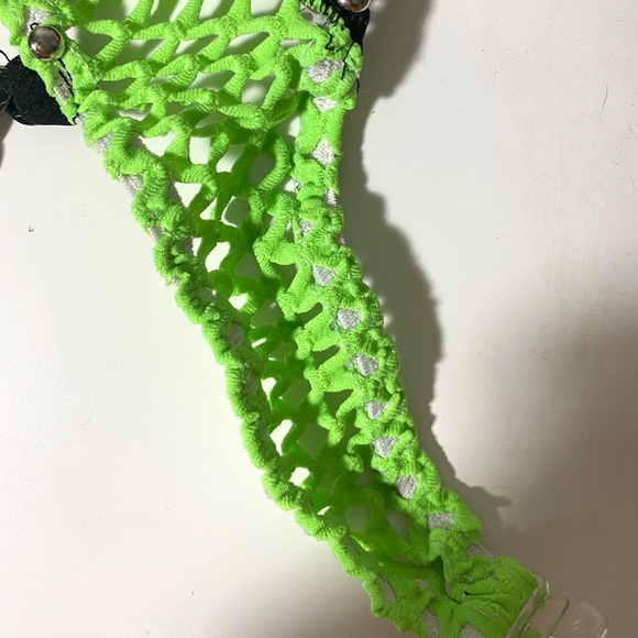 woman’s sexy dancer-wear top or swim wear - Picture 2 of 3